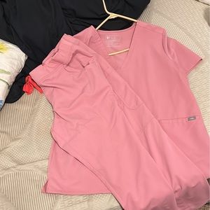 Figs Scrub Set. Color: Chalk Pink